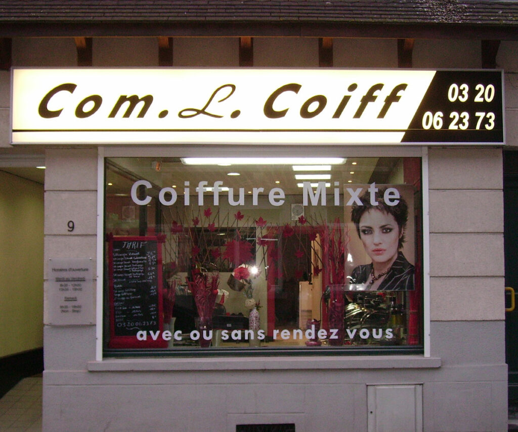 ENSEIGNE LUMINEUSE et LETTRAGE VINYLE ADHESIF - COMINES