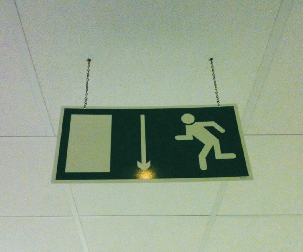 SIGNALETIQUE-SUSPENDUE-EVACUATION-NORD